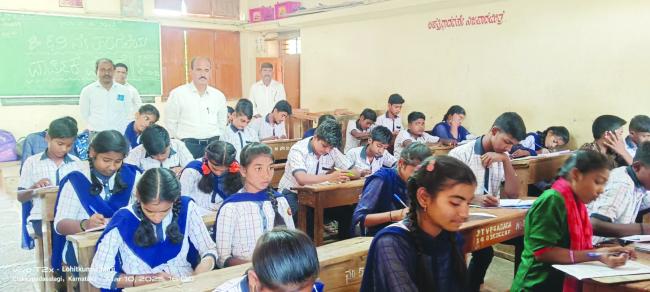 ಸಂಕಲನಾತ್ಮಕ ಪರೀಕ್ಷೆ : ಬಿಇಒ ಭೇಟಿ ಪರೀಶೀಲನೆರಜಾ ಅವಧಿಯಲ್ಲೂ ಮಕ್ಕಳು ಅದ್ಯಯನಕ್ಕೆ ಆದ್ಯತೆ ನೀಡಲಿ- ಅಶೋಕ ಬಸಣ್ಣವರ