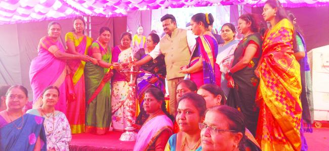 ಮಹಿಳೆ ಸರ್ವ ಸ್ವತಂತ್ರಳು ಸಮಾನತೆ ಅವಳ ಹಕ್ಕು: ಪ್ರಕಾಶ್ ಕೋಳಿವಾಡ  