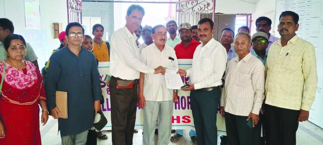 ಮಹಾನಗರಪಾಲಿಕೆಯ ಆವರಣದಲ್ಲಿ ನಗರದ ಜ್ವಲಂತ ಸಮಸ್ಯೆಗಳ ವಿರುದ್ಧ ಪ್ರತಿಭಟನೆ