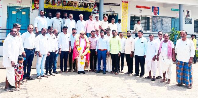 ಎಚ್ ಎಸ್ ಪಾಟೀಲರಿಗೆ ಬಾವೂರ ಗ್ರಾಮಸ್ಥರಿಂದ ಸನ್ಮಾನ
