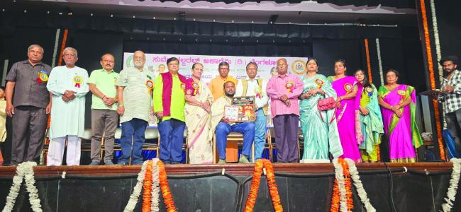 ಶಾಂತಕುಮಾರ್ ದೊಡ್ಡಮನಿಗೆ ಕರ್ನಾಟಕ ವಿಕಾಸ ರತ್ನ ರಾಜ್ಯ ಪ್ರಶಸ್ತಿ ಪ್ರಧಾನ