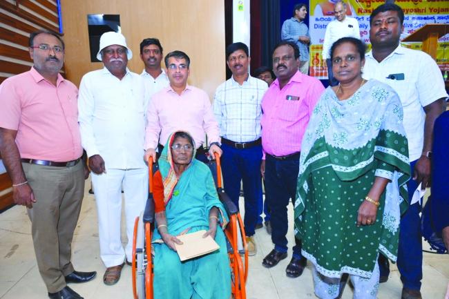 ಹಿರಿಯ ನಾಗರಿಕರನ್ನು ಗೌರವಿಸೋಣ: ಅಪರ ಜಿಲ್ಲಾಧಿಕಾರಿ ಮಹಮ್ಮದ್ ಝುಬೇರ್