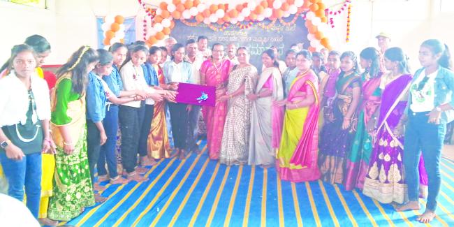 ಸರಕಾರಿ ಶಾಲೆಗಳು ತಾಯಿ ಇದ್ದಂತೆ : ಮುಜಾವರ