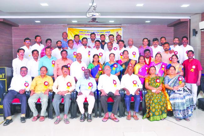 ವಿದ್ಯಾರ್ಥಿಗಳ ರಜತ ಮಹೋತ್ಸವ - ಗುರುಗಳಿಗೆ ಸನ್ಮಾನ