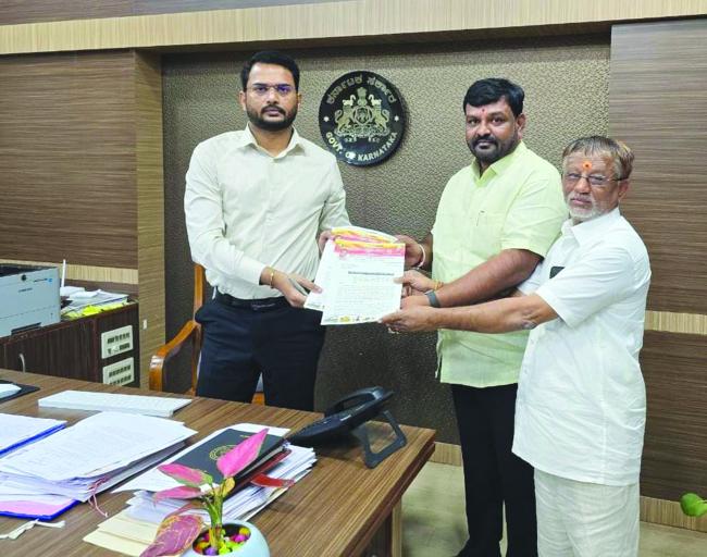 ಗಣಿ ಇಲಾಖೆ ನೌರರ ಮೇಲೆ ಹಲ್ಲೆ: ಗಡಿಪಾರಿಗೆ ವಿರುಪಾಕ್ಷಿ ಗೌಡ ನಾಯಕ ಡಿಸಿಗೆ ಮನವಿ