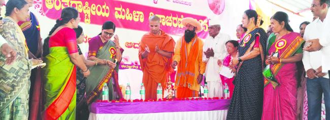 ಹೆಣ್ಣು ಅಬಲೆಯಲ್ಲ ಸಬಲೆ: ಡಾ.ಮಾಲಿನಿ