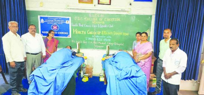 ಉಚಿತ ವೈದ್ಯಕೀಯ ತಪಾಸಣೆ ಮತ್ತು ರಕ್ತದಾನ ಶಿಬಿರ