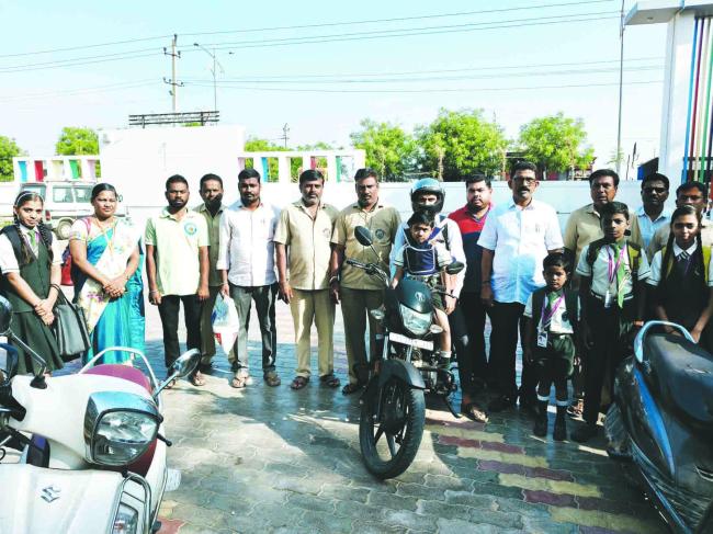 ದ್ವಿಚಕ್ರ ವಾಹನಗಳಲ್ಲಿ ಮಕ್ಕಳಿಗೆ ಸುರಕ್ಷತಾ ಬೆಲ್ಟ್‌: ಸಾರಿಗೆ ಇಲಾಖೆಯಿಂದ ವಿಶೇಷ ಜಾಗೃತಿ