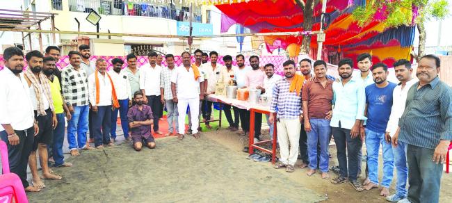 ಶ್ರೀಶೈಲ ಪಾದ ಯಾತ್ರೆಗಳಿಗೆ ಪ್ರಸಾದ ಸೇವೆ  