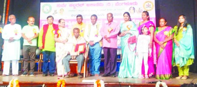 ನಿವೃತ್ತ ವೃತ್ತಿ ಶಿಕ್ಷಕ ನದಾಫ್ ಗೆ ಭಾರತ ವಿಕಾಸ ರತ್ನ ರಾಷ್ಟ್ರ ಪ್ರಶಸ್ತಿ ಪ್ರದಾನ 