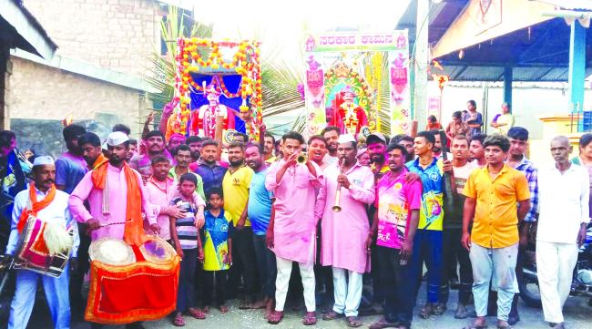 ಬಣ್ಣದ ಹಬ್ಬದ ಪ್ರಯುಕ್ತ ಕಾಮಣ್ಣನ ಮೆರವಣಿಗೆ 