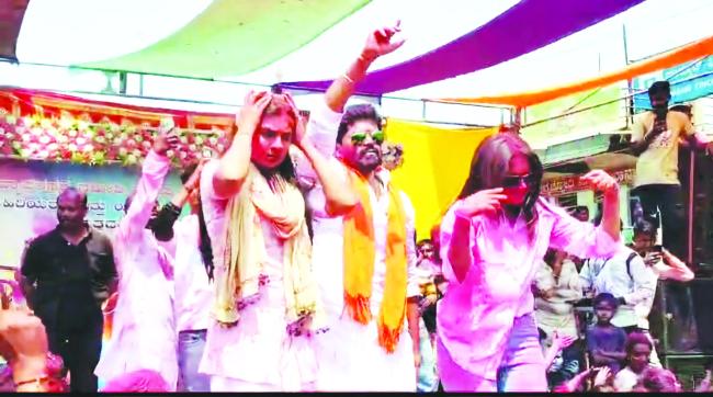 ಬೀಳಗಿಯಲ್ಲಿ ರಂಗೇರಿದ ಹೋಳಿ ಉತ್ಸವ