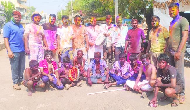 ಯರಗಟ್ಟಿಯಲ್ಲಿ ವಿಜೃಂಭಣೆಯಿಂದ ಹೋಳಿ ಹಬ್ಬ ಆಚರಣೆ 