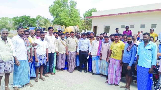 ಹಮಾಲಿ ಕಾರ್ಮಿಕರ ಯೋಗ ಕ್ಷೇಮ ವಿಚಾರಿಸಿದ ನಾಟಿಕರ್‌