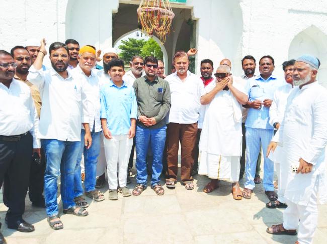 ಅಲಿ ಅಲ್ ಹುಸೇನಿ ವಕ್ಫ್‌ ಬೋರ್ಡ್‌ ಅಧ್ಯಕ್ಷರಾಗಿ ಆಯ್ಕೆ: ಬಿಜಾಪುರದಲ್ಲಿ ಸಂಭ್ರಮಾಚರಣೆ 