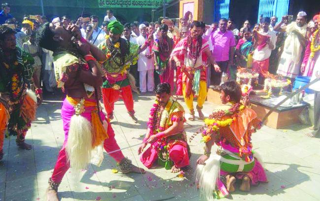 ವೀರಭದ್ರ ದೇವರ ಗುಗ್ಗುಳೊತ್ಸವ: ಭದ್ರಕಾಳಿ-ವೀರಭದ್ರ ಕಲ್ಯಾಣ ಮಹೋತ್ಸವ