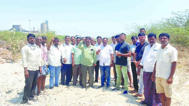  ಹಳೆ ಕನಕಪುರದ ಹತ್ತಿರ , ಕೋಳಿ ತ್ಯಾಜ್ಯ, ಕೂದಲು ತ್ಯಾಜ್ಯ, ಆಸ್ಪತ್ರೆ ತ್ಯಾಜ್ಯ ಹಾಕುವುದನ್ನು ವಿರೋಧಿಸಿ ಗ್ರಾಮಸ್ಥರ ಪ್ರತಿಭಟನೆ