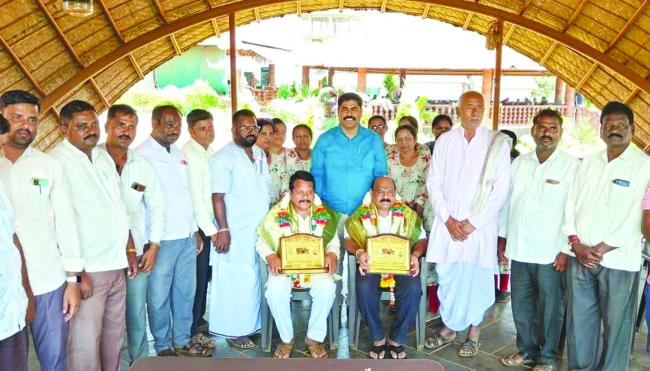 ಹಾವೇರಿ ಜಿಲ್ಲಾ ಸಹಕಾರ ಹಾಲು ಉತ್ಪಾದಕರ ಸಂಘಗಳ ಒಕ್ಕೂಟದ ನಿರ್ಧೇಶಕರಿಗೆ ಸನ್ಮಾನ ಕಾರ್ಯಕ್ರಮ  