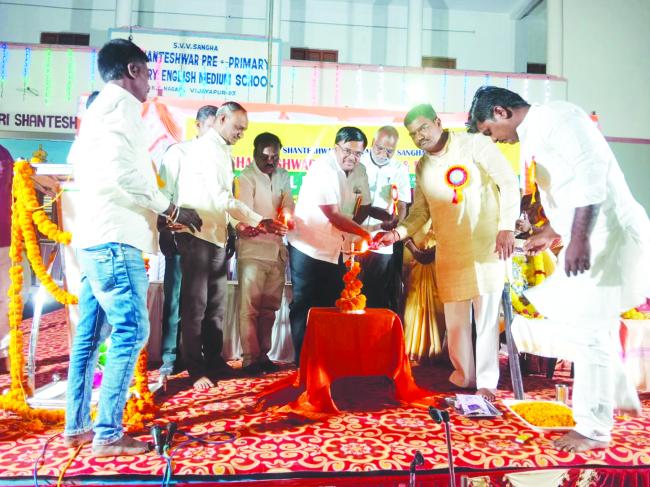 ಮಕ್ಕಳ ಬೆಳವಣಿಗೆಯಲ್ಲಿ ತಂದೆ-ತಾಯಿ ಪಾತ್ರ ಮುಖ್ಯ: ಸಂಗಮೇಶ ಬಬಲೇಶ್ವರ 