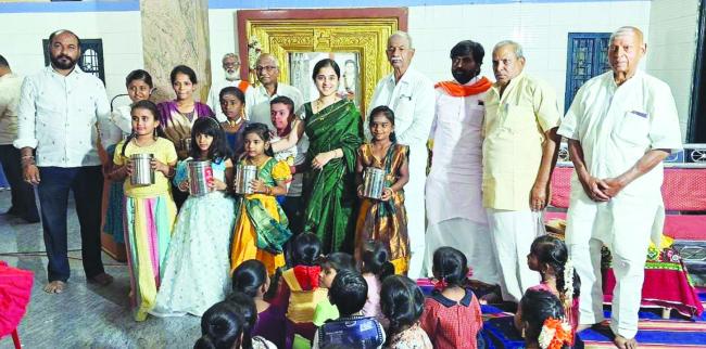 ಕಂಪ್ಲಿಯಲ್ಲಿ ವಚನ ಸ್ಪರ್ಧೆ ವಿಜೇತರಿಗೆ ಬಹುಮಾನ ವಿತರಣೆ 