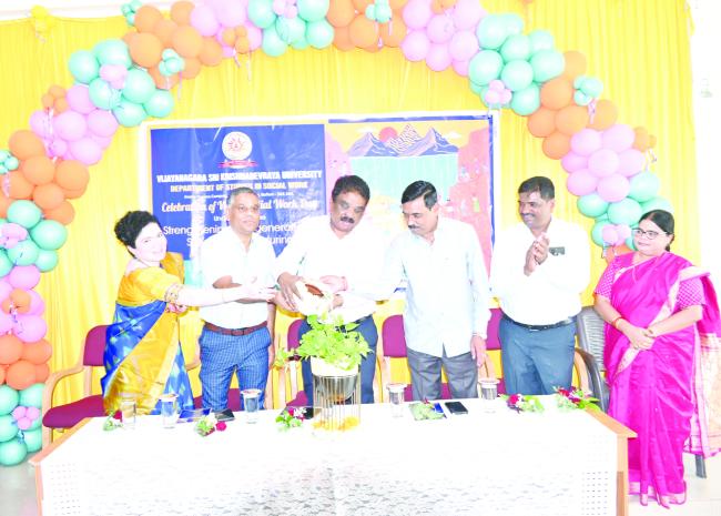 ಸಮಾಜ ಕಾರ್ಯವು ವಿಶ್ವಮಾನ್ಯವಾದುದು: ಕುಲಪತಿ ಪ್ರೊ. ಎಂ. ಮುನಿರಾಜು 