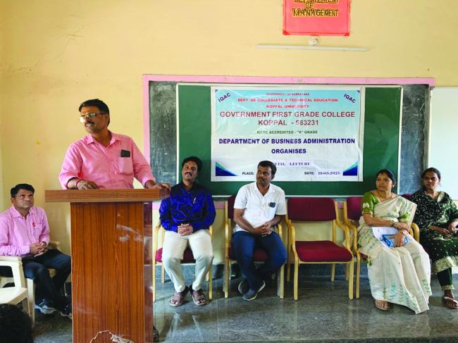 ವಿಶೇಷ ಉಪನ್ಯಾಸ ಬ್ಯಾಂಕಿಂಗ್ ಉದ್ದಿಮೆಯಲ್ಲಾಗಿದೆ ಸಾಕಷ್ಟು ಪ್ರಗತಿ: ಅಶ್ರಫ್ ಅಲ್ಲಳ್ಳಿ    