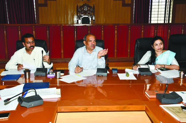 ಸಕಾಲ ಯೋಜನೆಯ ಪ್ರಗತಿ ಪರೀಶೀಲನಾ ಸಭೆ   ಅರ್ಜಿಗಳ  ವಿಲೇವಾರಿಯಲ್ಲಿ ವಿಳಂಬ ಬೇಡ 