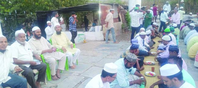 ಪಠಾನೀಯ ಮಸೀದಿಯಲ್ಲಿ  ಕೋತ್ವಾಲ್ ನೇತೃತ್ವದಲ್ಲಿ ಇಫ್ತಾರ ಕೂಟ ಆಚರಣೆ