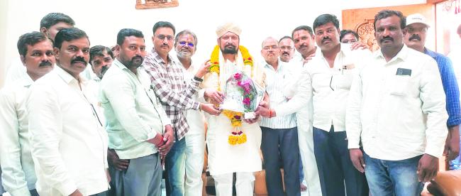 ಜೈನ ಸಮುದಾಯದಿಂದ ಶಾಸಕ ಲಕ್ಷ್ಮಣ ಸವದಿಗೆ ಸತ್ಕಾರ 