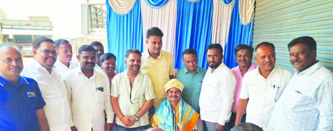 ಚೈತನ್ಯ ಸ್ನೇಹಿತರ ಬಳಗದಿಂದ ಮುರಾಳಗೆ ಸನ್ಮಾನ 