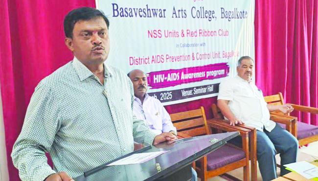 ಏಡ್ಸ್‌ ಕಟ್ಟಿ ಹಾಕುವ ಹೊಣೆ ಎಲ್ಲರದ್ದು: ಸುಬೇದಾರ 