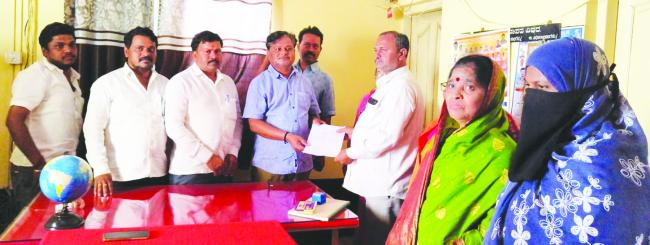 ಪುರಸಭೆ ಅಧ್ಯಕ್ಷ ಉಪಾಧ್ಯಕ್ಷರ ವಿರುದ್ಧ ಅವಿಶ್ವಾಸ ನಿರ್ಣಯ ಗೊತ್ತುವಳಿಗೆ ಮನವಿ 