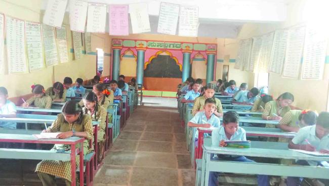 ಮಕ್ಕಳಲ್ಲಿ ಸ್ಪರ್ದಾಮನೋಭಾವ ಬೆಳೆಯಲಿ ಮನ್ನಿಕೇರಿ 