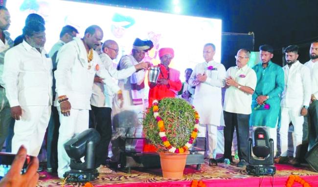 ಸಾಮಾಜಿಕ ಕಾರ್ಯಗಳು ನಮಗೆಲ್ಲ ಮಾದರಿ, ಬಬಲಾದಿಯ   ಸಿದ್ಧರಾಮ ಅಜ್ಜ