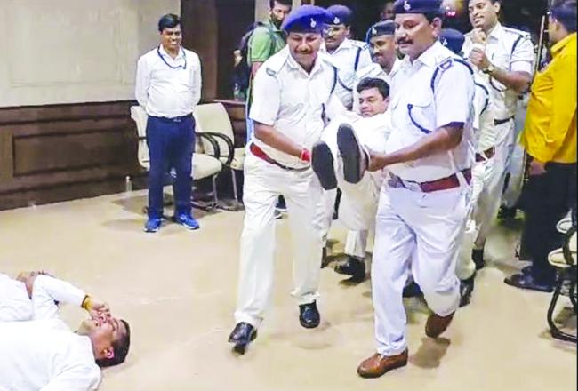 ವಿಧಾನಸಭೆ ಇತಿಹಾಸದಲ್ಲೇ ಮೊದಲ ಬಾರಿಗೆ 18 ಬಿಜೆಪಿ ಶಾಸಕರು 6 ತಿಂಗಳು ಅಮಾನತು