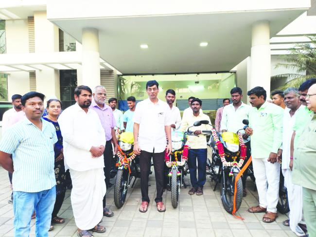 ಉದ್ಯಮಶೀಲತೆ ಅಭಿವೃದ್ಧಿ ಯೋಜನೆ-3 ಸರಕಾರಿ ಸಾಂಸ್ಥಿಕ ಕೋಟಾದಡಿ ದ್ವಿಚಕ್ರ ವಾಹನ ವಿತರಣೆ 