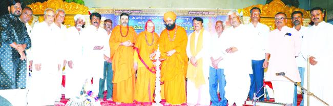 ‘ಬದುಕಿನ ಸಾಕ್ಷಾತ್ಕಾರಕ್ಕೆ ಗುರುಕಾರುಣ್ಯ ಅಗತ್ಯ