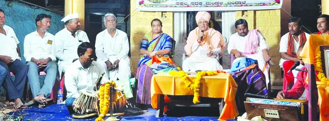 ಯುವಜನಾಂಗಕ್ಕೆ ಕುಟುಂಬಗಳು ಸಂಸ್ಕೃತಿ ಸಂಸ್ಕಾರ ನೀಡಲಿ: ಶೀಗಳು