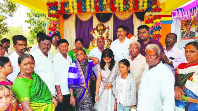 ವೀರಯೋಧ ದಿ.ಚಂದ್ರು ಡವಗಿ ಅವರ ಪುಥ್ಥಳಿ ಅನಾವರಣ