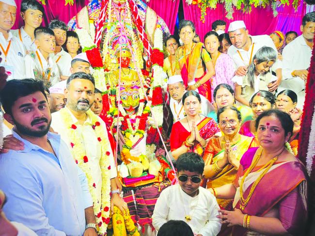 ಸುಳೇಬಾವಿ ಜಾತ್ರೆಯಲ್ಲಿ ಪಾಲ್ಗೊಂಡ ಸಚಿವೆ ಲಕ್ಷ್ಮೀ ಹೆಬ್ಬಾಳಕರ್ ಕುಟುಂಬ