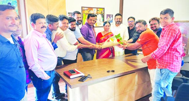 ಸಚಿವೆ ಲಕ್ಷ್ಮೀ ಹೆಬ್ಬಾಳಕರ್‌ರಿಗೆ ಪತ್ರಕರ್ತರಿಂದ ಅಭಿನಂದನೆ