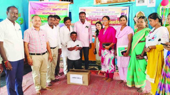 ಗ್ರಾಮೀಣ ಕೂಲಿಕಾರರು : ಮಹಾತ್ಮಗಾಂಧಿ ರಾಷ್ಟ್ರೀಯ ಗ್ರಾಮೀಣ ಉದ್ಯೋಗ ಖಾತ್ರಿ ಯೋಜನೆ ನೆರವಾಗಿದೆ