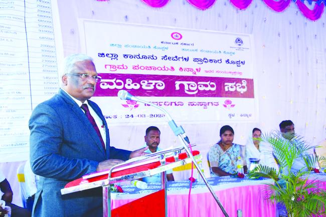 ಕಿನ್ನಾಳದಲ್ಲಿ ಮಹಿಳಾ ಗ್ರಾಮ ಸಭೆ: ಮಹಿಳೆ ಅಬಲೆ ಅಲ್ಲ ಸಬಲೆ-ನ್ಯಾ, ಚಂದ್ರಶೇಖರ್