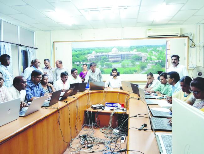 ವೆಬ್ ಕಾಸ್ಟಿಂಗ್ ನಿಗಾ ಘಟಕಕ್ಕೆ ಸಿಇಓ ಭೇಟಿ: ಪರೀಕ್ಷಾ ಕಾರ್ಯಕ್ಕೆ ಪ್ರಶಂಸೆ