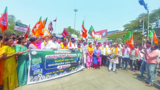 ಬಿಜೆಪಿ ಪ್ರತಿಭಟನೆ: ಕಾರ್ಯಕರ್ತರು ಹಾಗೂ ಪೊಲೀಸರ ನಡುವೆ ಮಾತಿನ ಚಕಮಕಿ - 8ಕ್ಕೂ ಅಧಿಕ ಕಾರ್ಯಕರ್ತರ ಬಂಧನ