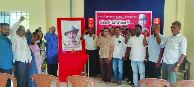 ಭಗತ್ ಸಿಂಗ್ ರವರ 94ನೇ ಹುತಾತ್ಮ ದಿನ ಭಾವಚಿತ್ರಕ್ಕೆ ಮಾಲಾರೆ​‍್ಣ