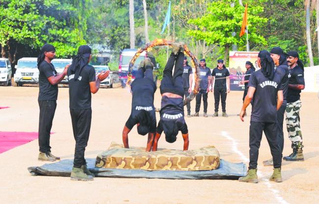 ಸಿಐಎಸ್‌ಎಫ್ ಯೋಧರಿಂದ ಮೈ ನವೀರೇಳಿಸುವ ಸಾಹಸ ಪ್ರದರ್ಶನ 