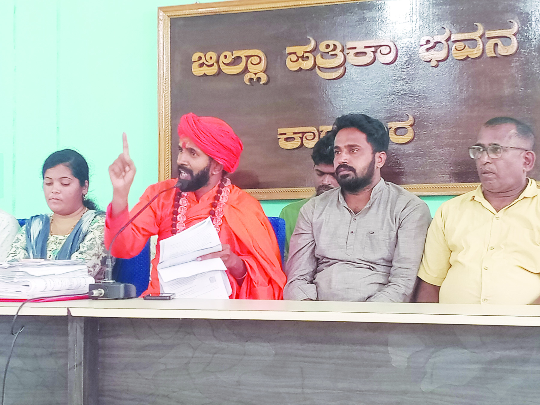 ಐಅರ್ ಬಿ ವಿರುದ್ಧ ಪ್ರಕರಣ ದಾಖಲಿಸಿದರೂ ಕ್ರಮವಾಗುತ್ತಿಲ್ಲ: ಪ್ರಣವಾನಂದ ಸ್ವಾಮಿ 