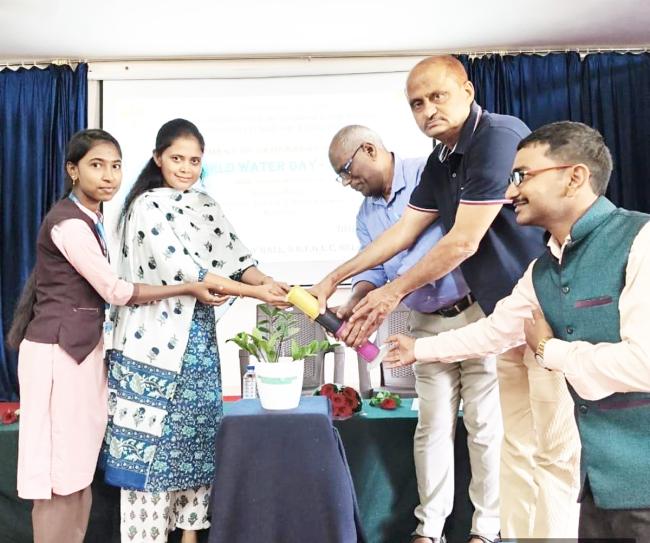 ಜೀವಾಮೃತವಾದ ನೀರು ಇಂದು ಬರಿದಾಗುತ್ತಿದೆ:  ವಿಜ್ಞಾನಿ ಡಾ. ಬಿ. ವೆಂಕಟೇಶ್ 