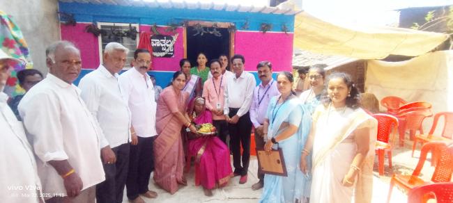 ಹೊನ್ನವ್ವ ಗಣಪತಿ ಯಲ್ಲೂರಕರ್ ರವರಿಗೆ ವಾತ್ಸಲ್ಯ ಮನೆ ಹಸ್ತಾಂತರ